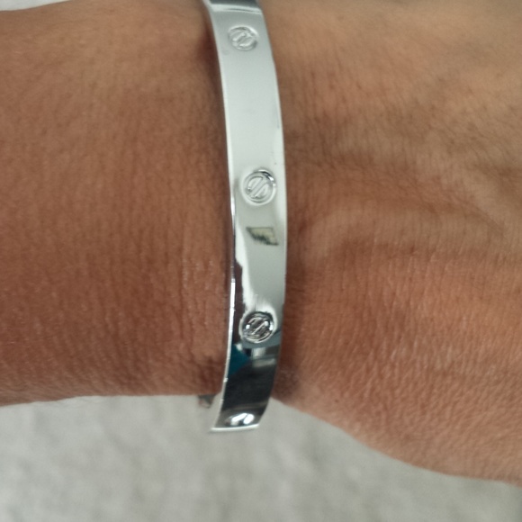 Beautiful stainless steel silver love bracelet. - Picture 3 of 5